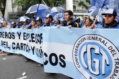 La CGT y otras organizaciones marchan al Congreso