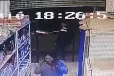 Terror en Moreno: entró a un supermercado a los tiros, mató a un hombre e hirió a dos personas