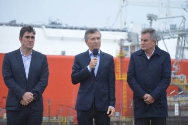 Macri despidió al buque regasificador en Bahía: “Fue sinónimo de engaño y mentira”
