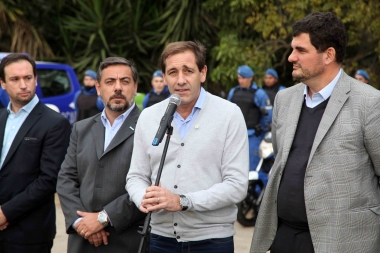 GARRO Y BURZACO PRESENTARON MÓVILES Y EQUIPAMIENTO PARA LA SEGURIDAD EN LA PLATA