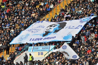 Para Maradona, el "Pipita" Higuaín "traicionó" a los hinchas del Napoli