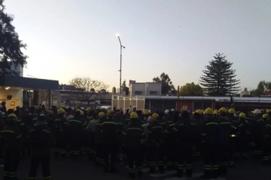 Una protesta gremial paralizó una fábrica de Techint que fabrica los tubos para el gasoducto Néstor Kirchner