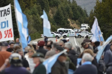 Vecinos de Villa Mascardi marcharon contra los ataques y la ocupación mapuche