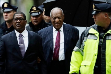 Bill Cosby recibe de 3 a 10 años de prisión por agresión sexual, encerrado de inmediato