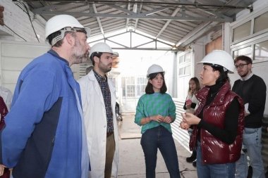 Mayra Mendoza recorrió la obra de ampliación de la guardia del Hospital Oller de San Francisco Solano