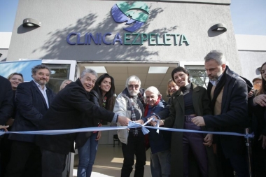 Mayra Mendoza junto a Luana Volnovich encabezaron la reapertura de la Clínica San Martín en Ezpeleta