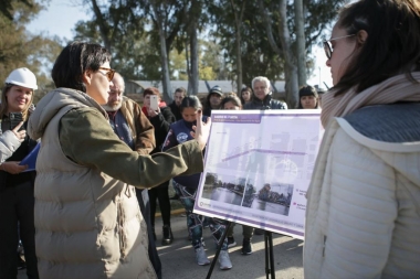 Mayra Mendoza recorrió obras e instituciones en La Ribera junto a decenas de vecinos y vecinas
