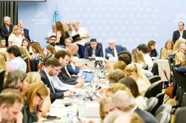 La Libertad Avanza busca un acuerdo en Diputados para aprobar la ley "Bases"