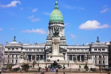 Ley Ómnibus: tras la reunión de Javier Milei con sus diputados, se avanza en la conformación de comisiones para iniciar el debate