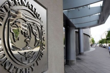 El FMI confirmó que comenzaron las negociaciones para una nueva revisión del programa con la Argentina