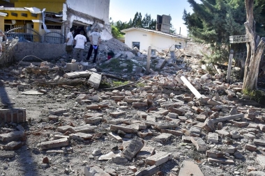 Córdoba: tras una enorme explosión, hallaron a un vecino muerto con un tiro en la cabeza y casas destruidas