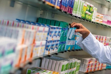El Gobierno acordó que por los próximos 60 días los medicamentos no superarán a la inflación