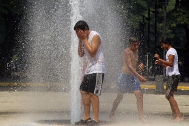 Ola de calor sin precedentes con alerta roja en la provincia de Buenos Aires: advierten por temperaturas récord