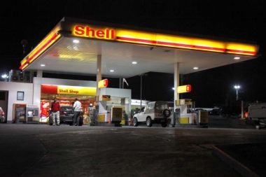 Shell anunció que desde hoy bajará el precio de sus combustibles 2,7%