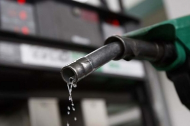 Por segundo mes consecutivo la venta de combustibles se desplomó un 2,8%