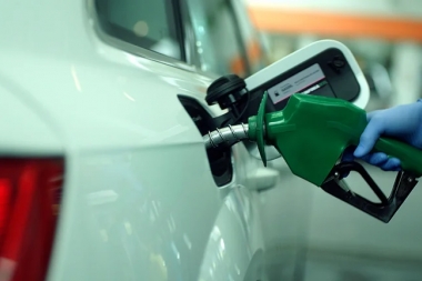 Desde hoy aumentan un 4% los precios de la naftas y el gasoil en todo el país