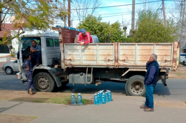 Gonnet: Siguen los reclamos a ABSA por la entrega de bidones de agua