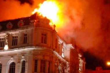 Bahía Blanca: se conocieron las pericias del feroz incendio que sufrió el Banco Nación