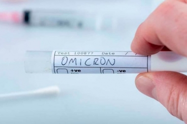 ¿Cuáles son los síntomas que genera la cepa Ómicron del COVID-19?