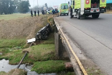 La Plata: una camioneta cayó al vacío en la “curva de la muerte” y cinco jóvenes resultaron con heridas leves