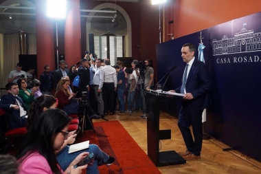 Luis Caputo anunciará este martes las primeras medidas económicas del gobierno