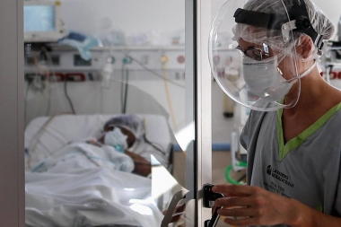 La ocupación de camas en terapia intensiva en el AMBA registra el valor más bajo desde julio del año pasado, con 51,8%