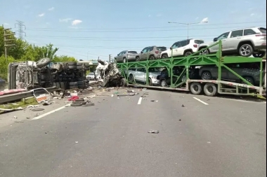 Impactante choque entre dos camiones en la Panamericana