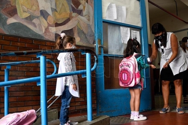 Nación descartó un regreso total de los alumnos a las aulas