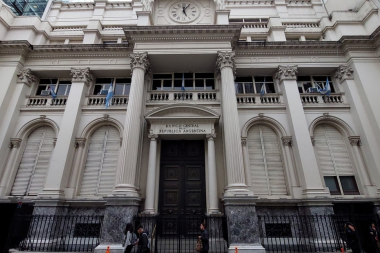 La Corte convocó a Mendoza y al Banco Central a una conciliación por el acceso a los dólares oficiales