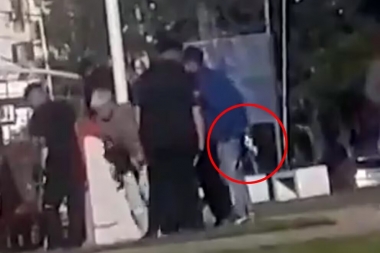 Mató de un tiro en la cabeza a un adolescente en una plaza de Sarandí y el crimen quedó filmado