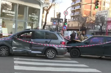 Palermo: una ambulancia iba a asistir heridos, cruzó en rojo y mató a un motociclista