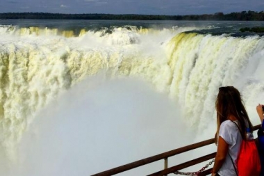 El Gobierno relanza un plan de promoción para reactivar el turismo en el país