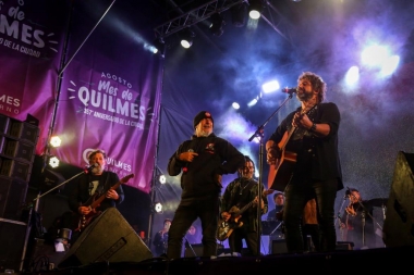 Caballeros de la Quema y Rusherking hicieron vibrar a miles de vecinos y vecinas en el cierre del festival “Mes de Quilmes”