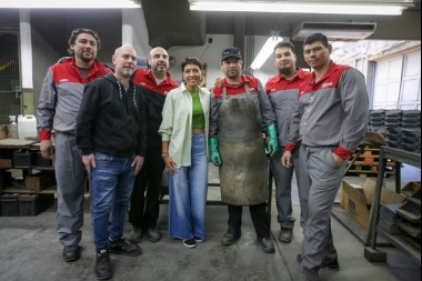 Mayra Mendoza celebró los 100 años de la empresa Roverano Baterías: “Siguen eligiendo nuestra ciudad y eso nos llena de orgullo”