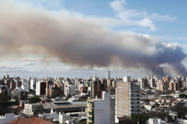 “No se puede respirar”:  las quejas por el humo en Rosario y el intendente pide que la justicia actúe