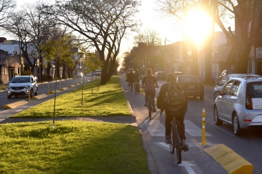 Así quedó la nueva ciclovía de Diagonal 73: circuitos demarcados, cartelería y rampas