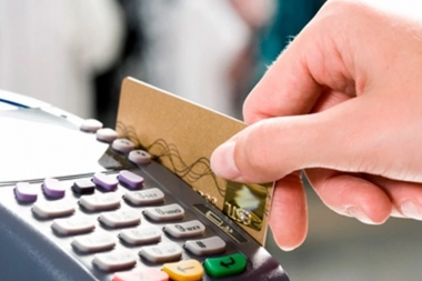 Ahora la AFIP también controla tus compras con tarjeta de débito: a partir de qué montos