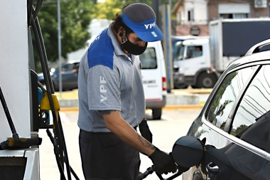 YPF cobrará $240 el litro de gasoil a vehículos con patentes extranjeras