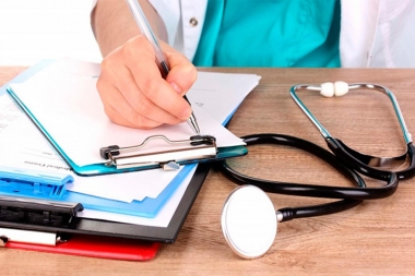 El gobierno evalúa cambios en el sistema de salud por el aumento de las prepagas