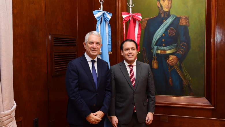 Alak y el cónsul de Perú en La Plata avanzan en una agenda común para fortalecer lazos culturales y comunitarios