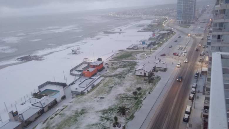 Blanco inesperado: la nieve sorprendio a Miramar y podría llegar a Mar del Plata