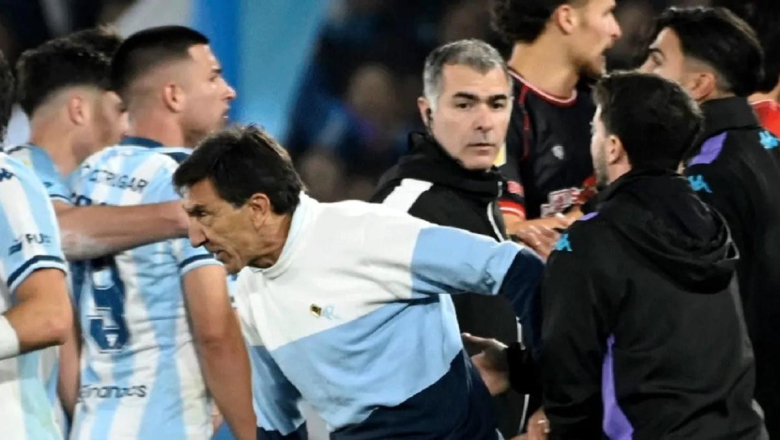 AFA sanciona a Costas: una fecha afuera o multa de $483 000 por el escándalo con Barracas Central