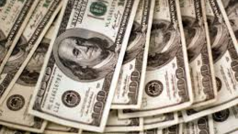 Dólar cerca de $1.400: cuánto cobra cada banco por la divisa