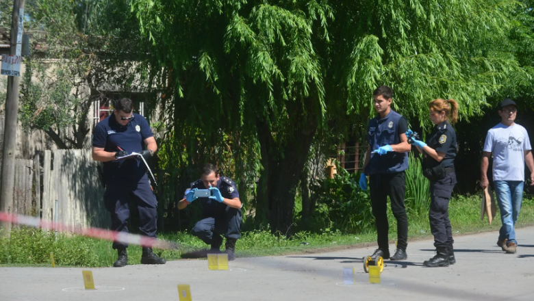 Conmoción en La Plata: hallan a una mujer sin vida en una zanja de Villa Elvira y crecen las sospechas