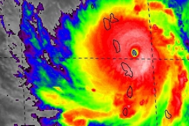 El huracán María se elevó a "peligroso" y amenaza con repetir los daños de Irma