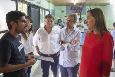 Vidal visitó un comedor escolar junto a valenzuel