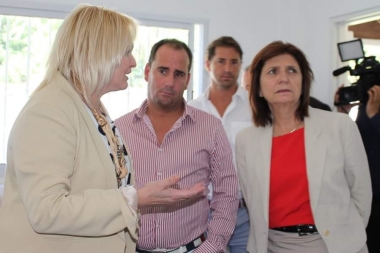 Patricia Bullrich y Mauro Palummo visitaron una casa recuperada del narcotráfico.