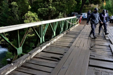 Murió una joven tras caer del mismo puente en el que falleció una turista de La Plata