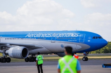 Partió un nuevo vuelo en busca de vacunas