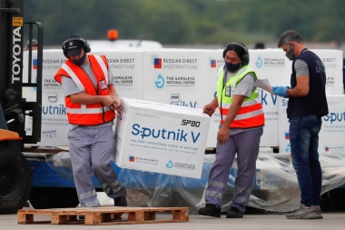 Esta tarde llega al país un avión de Rusia con vacunas Sputnik V